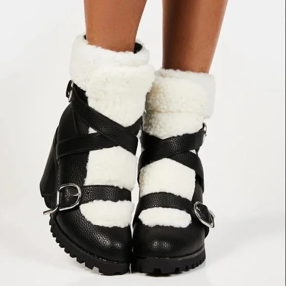 Black White Sherpa Chunky Treaded Sole Buckle Closure Lemon Drop PRIVILEGED 5.5 - Picture 10 of 11